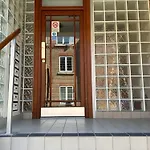 Central Modern Apartment With Free Parking. Located In York\'S Historical Building
