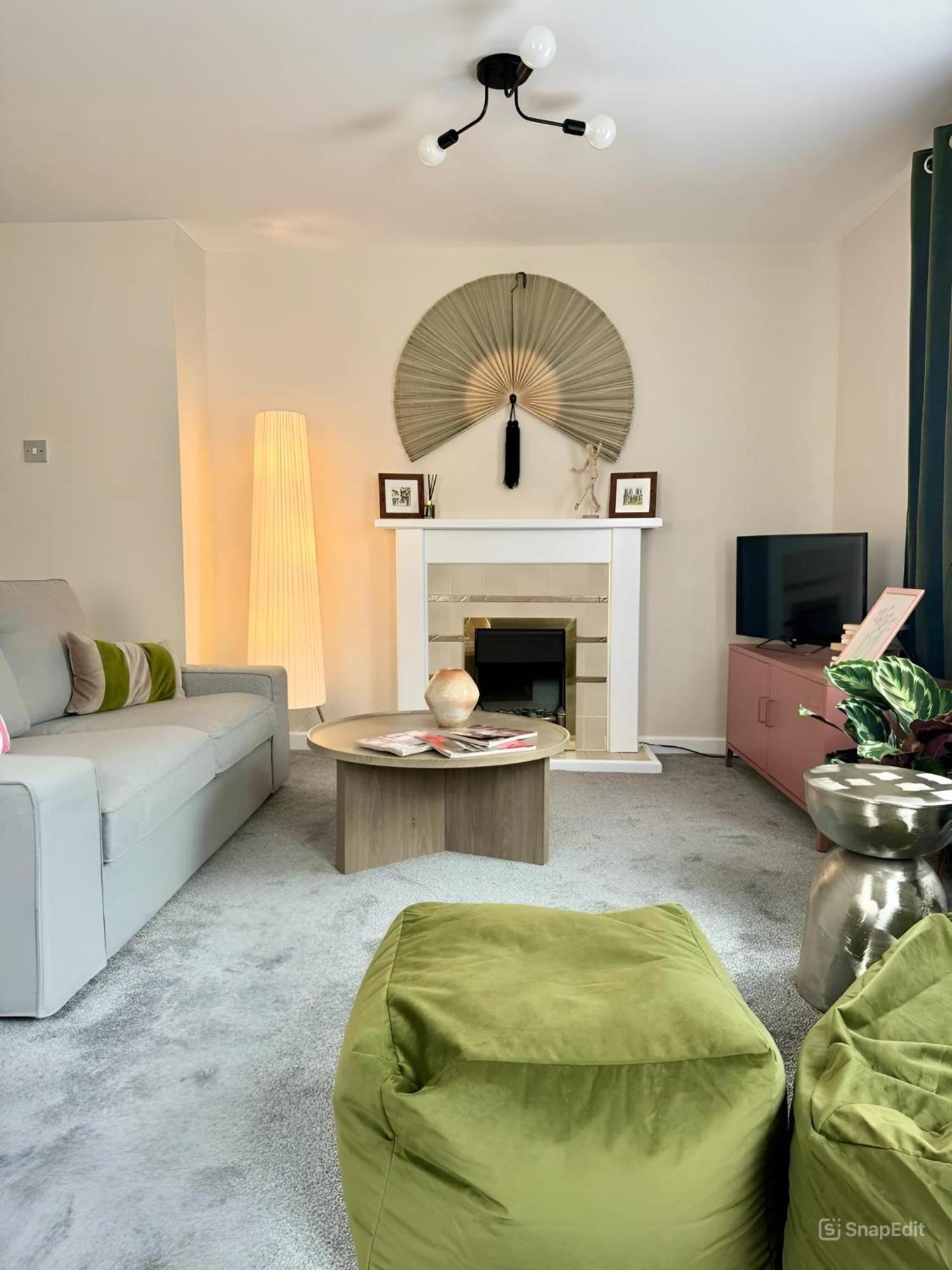 Apartment Modern With Free Parking. Located In York's Historical Building *