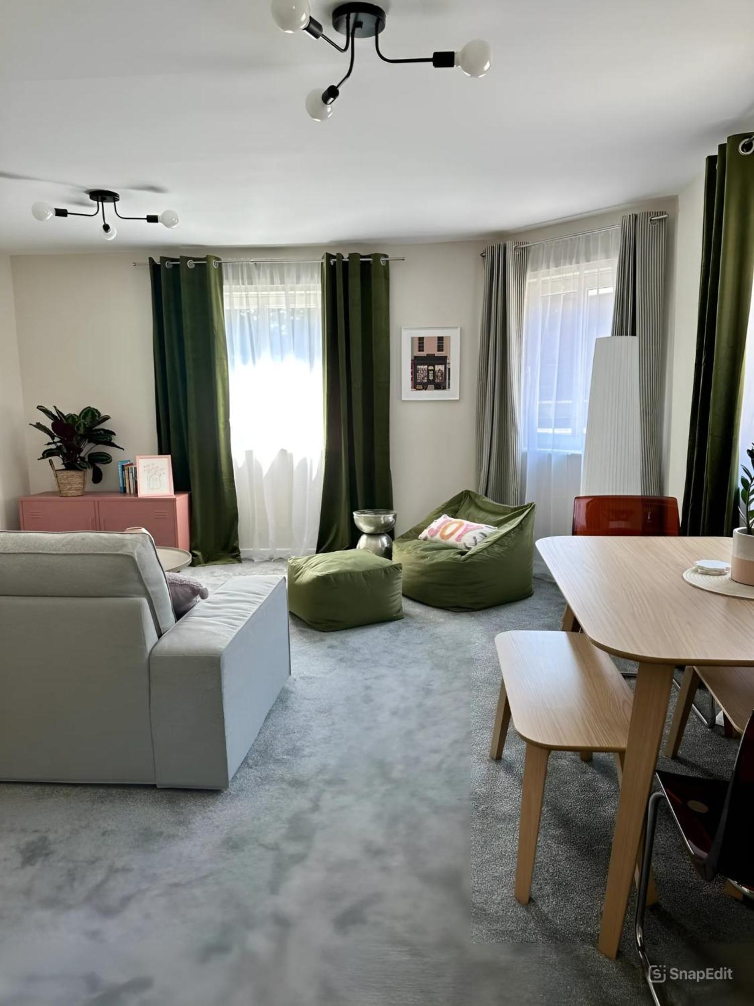 Modern With Free Parking. Located In York's Historical Building *
