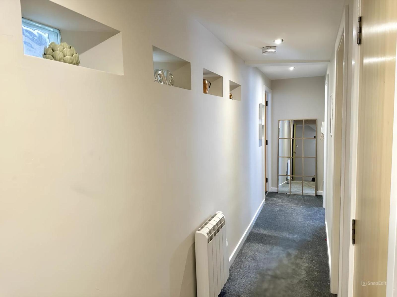 Modern With Free Parking. Located In York's Historical Building
