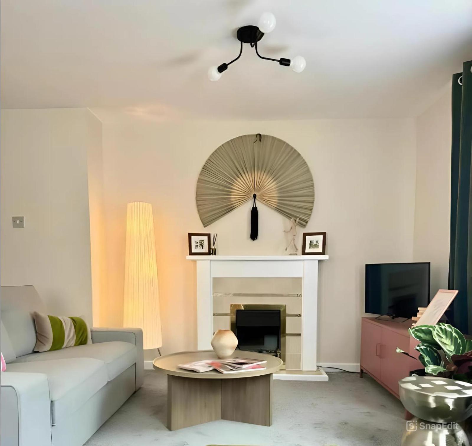 Modern With Free Parking. Located In York's Historical Building